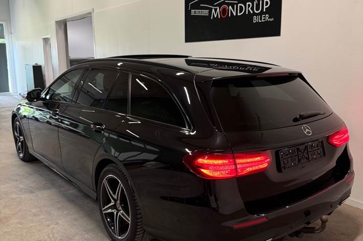 Sort Mercedes E300 de fra 2019