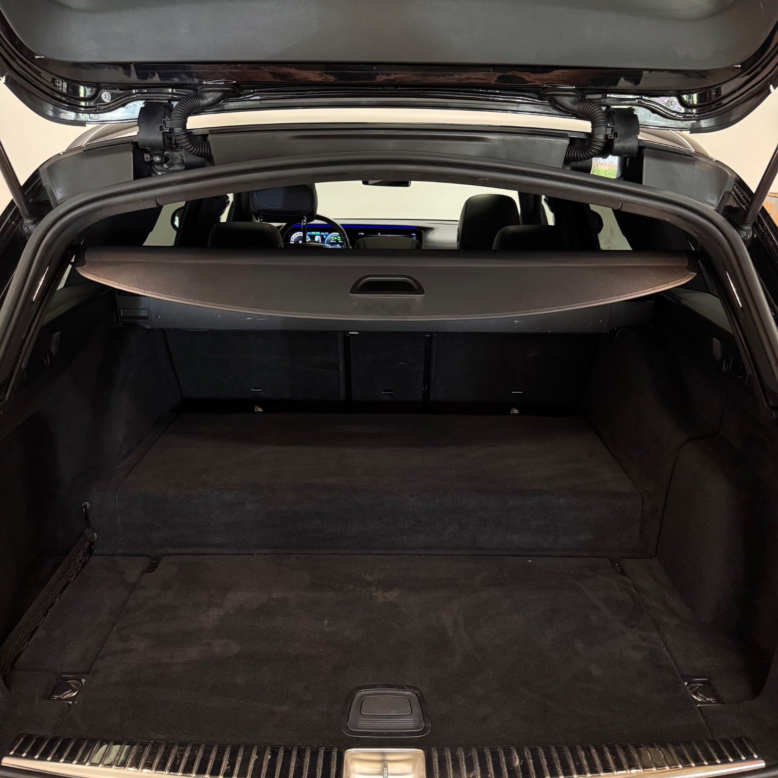Sort Mercedes E300 de fra 2019