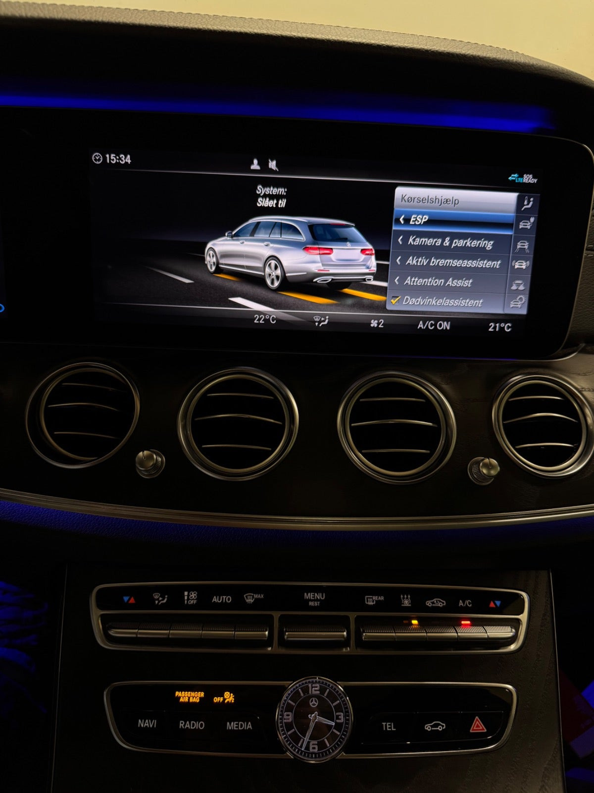 Sort Mercedes E300 de fra 2019