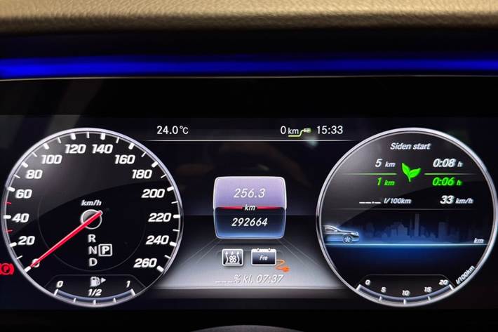 Sort Mercedes E300 de fra 2019