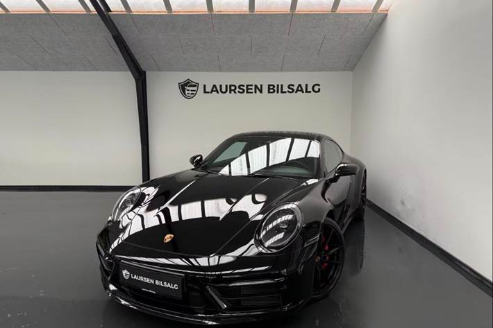 Sort Porsche 911 Carrera 4S fra 2022 set udefra