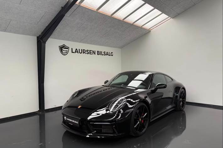 Sort Porsche 911 Carrera 4S fra 2022