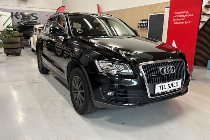 Sort Audi Q5 fra 2011 set udefra
