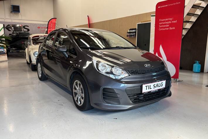 Grå Kia Rio fra 2015