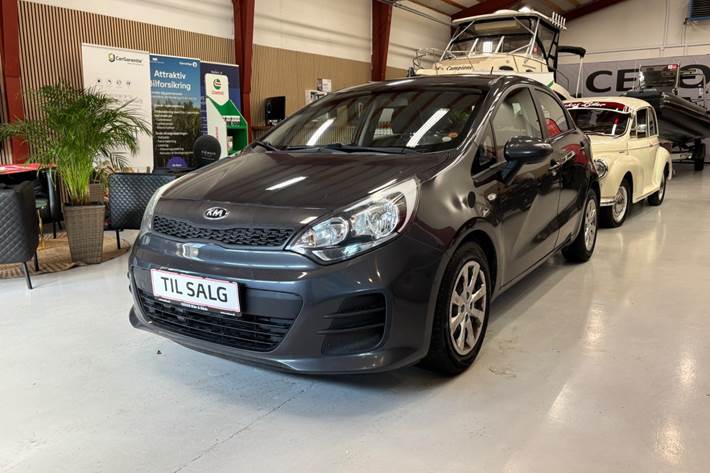 Grå Kia Rio fra 2015