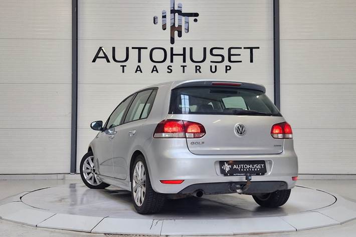 Grå VW Golf VI fra 2011
