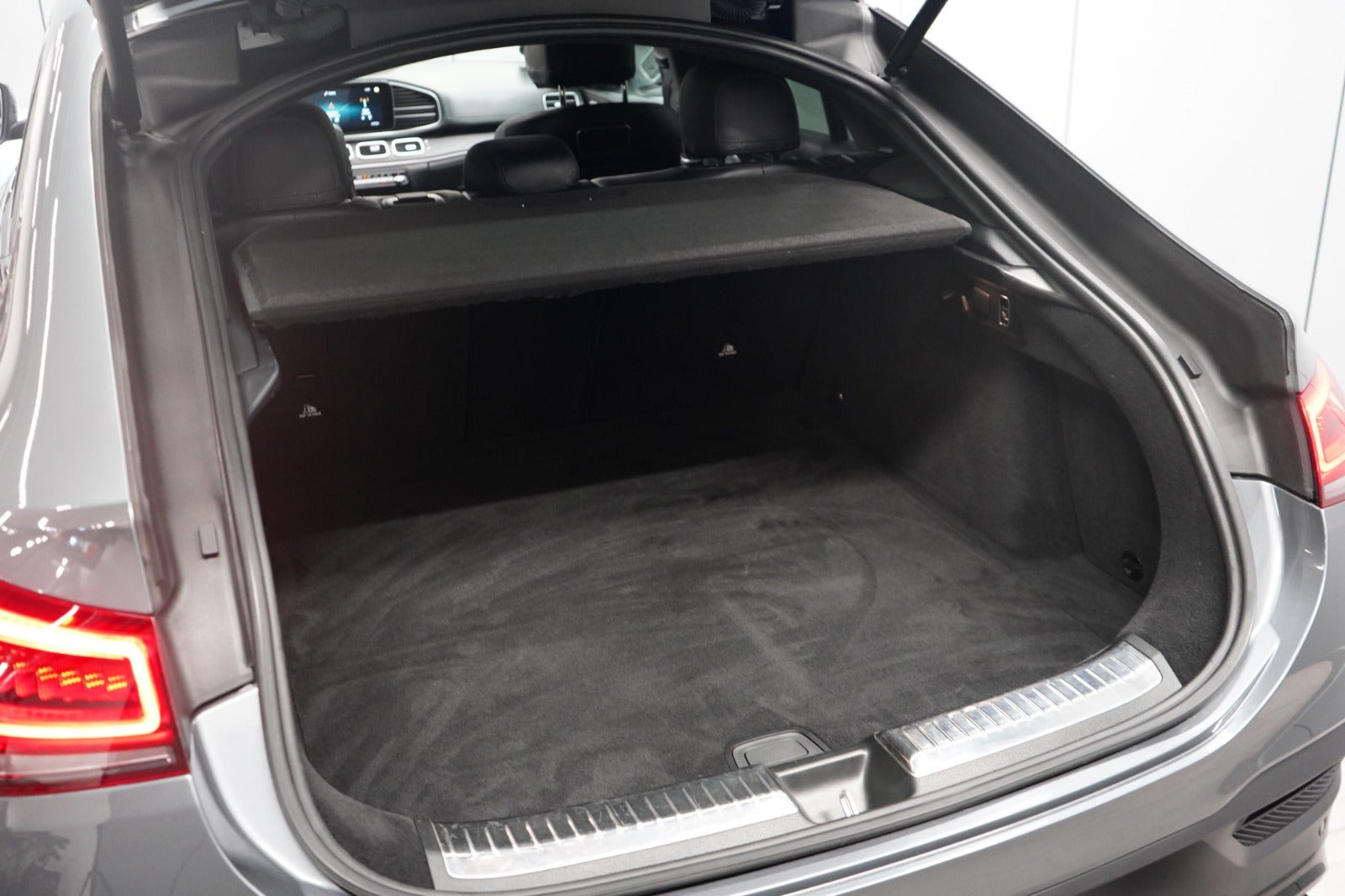 Grå Mercedes GLE53 fra 2020