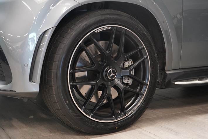 Grå Mercedes GLE53 fra 2020