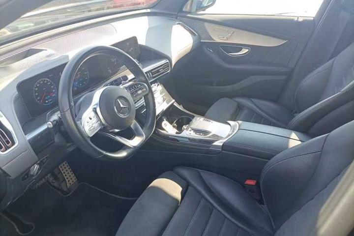 Sort Mercedes EQC400 fra 2021
