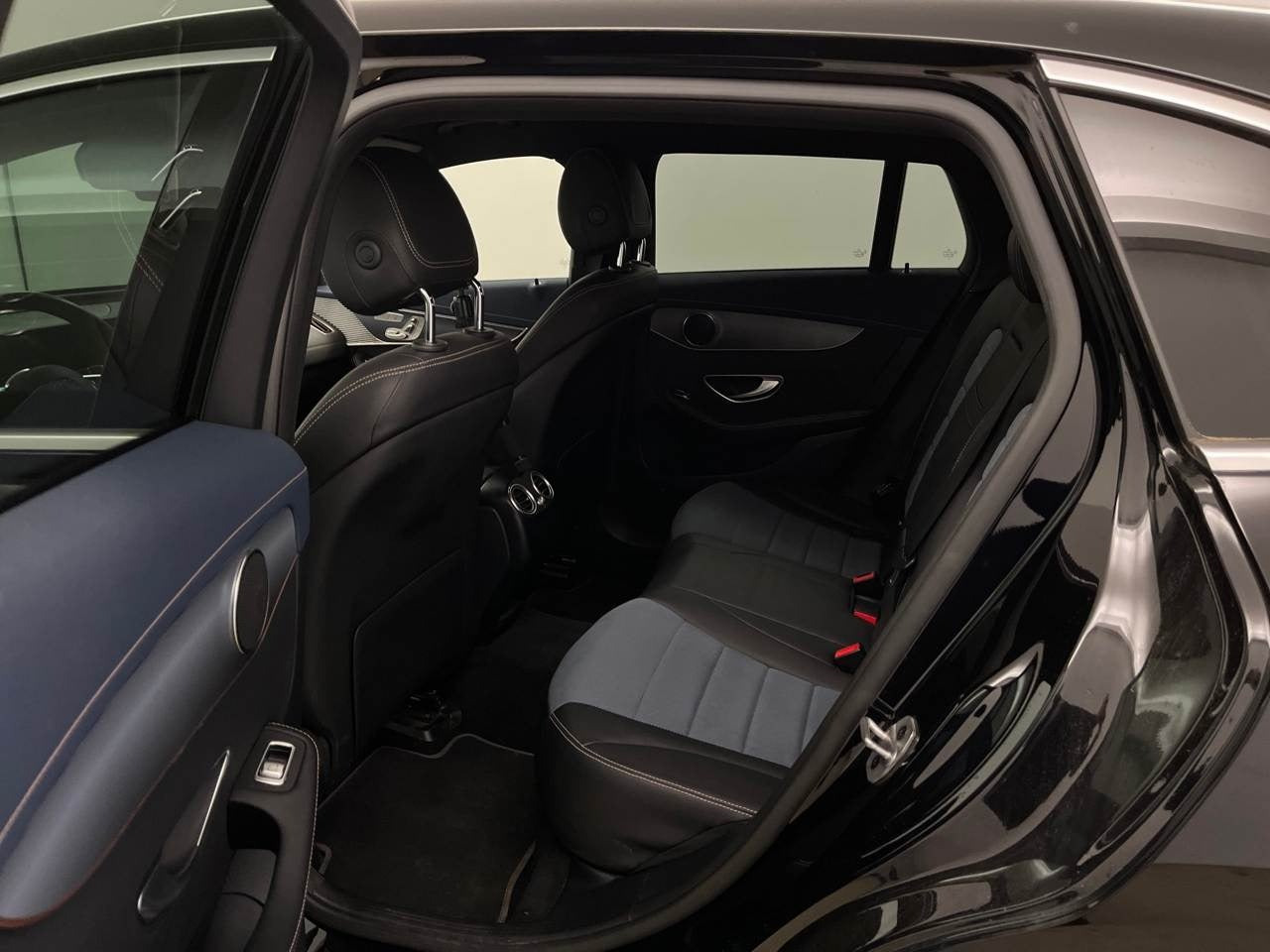 Sort Mercedes EQC400 fra 2022