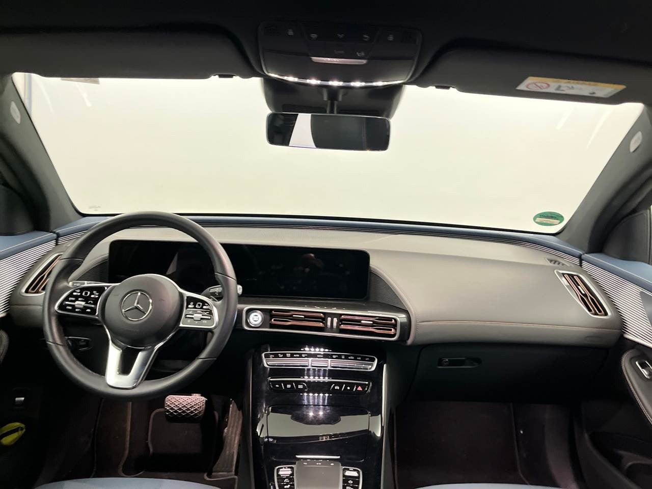 Sort Mercedes EQC400 fra 2022