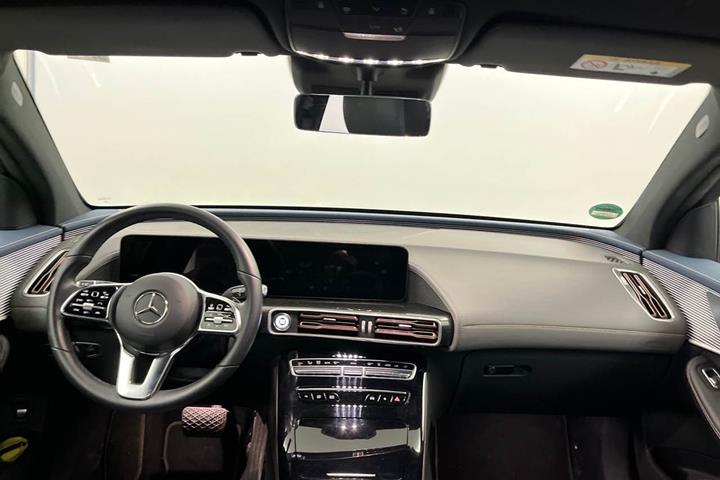 Sort Mercedes EQC400 fra 2022