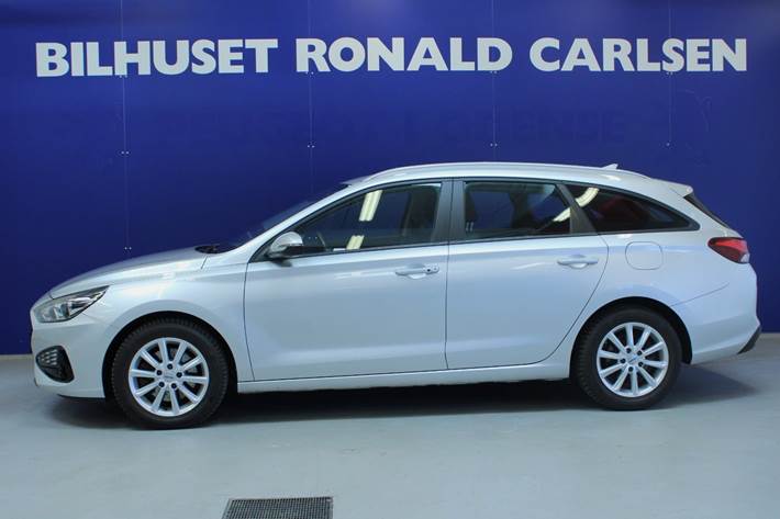 Sølv Hyundai i30 fra 2021