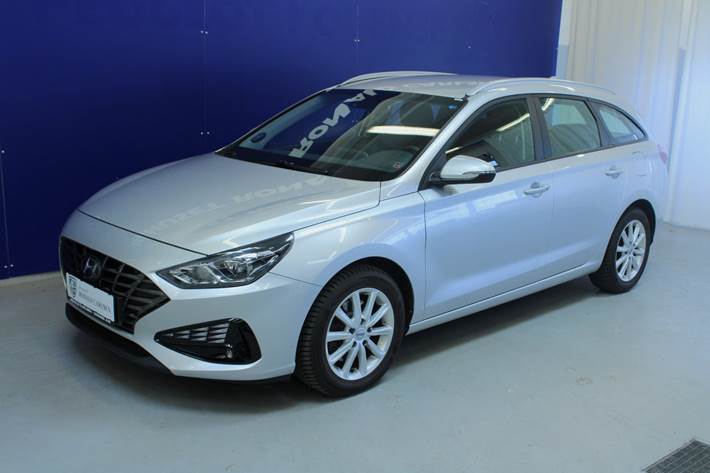 Sølv Hyundai i30 fra 2021