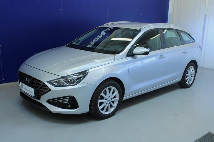 Sølv Hyundai i30 fra 2021