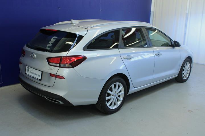 Sølv Hyundai i30 fra 2021