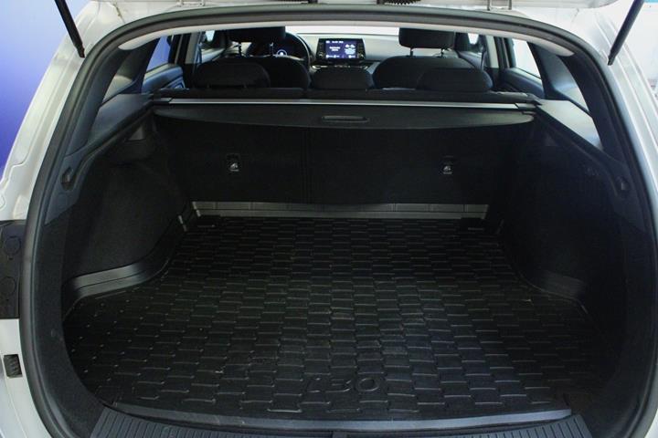 Sølv Hyundai i30 fra 2021
