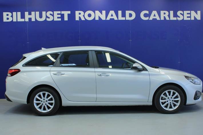 Sølv Hyundai i30 fra 2021