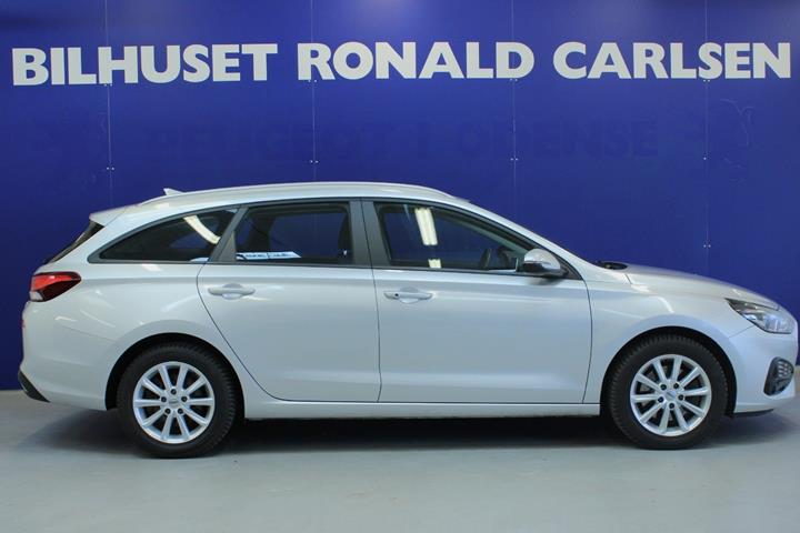 Sølv Hyundai i30 fra 2021
