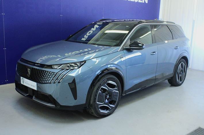 Blå Peugeot e-5008 fra 2024