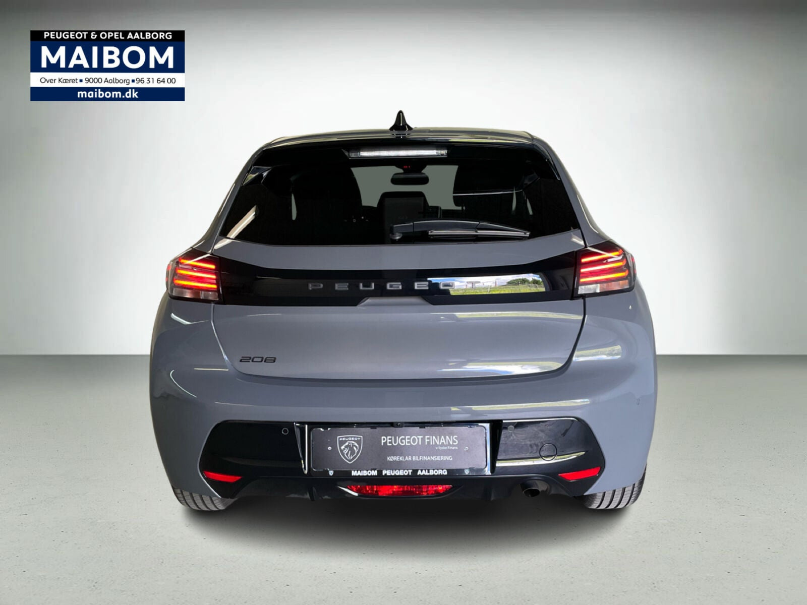 Grå Peugeot 208 fra 2024