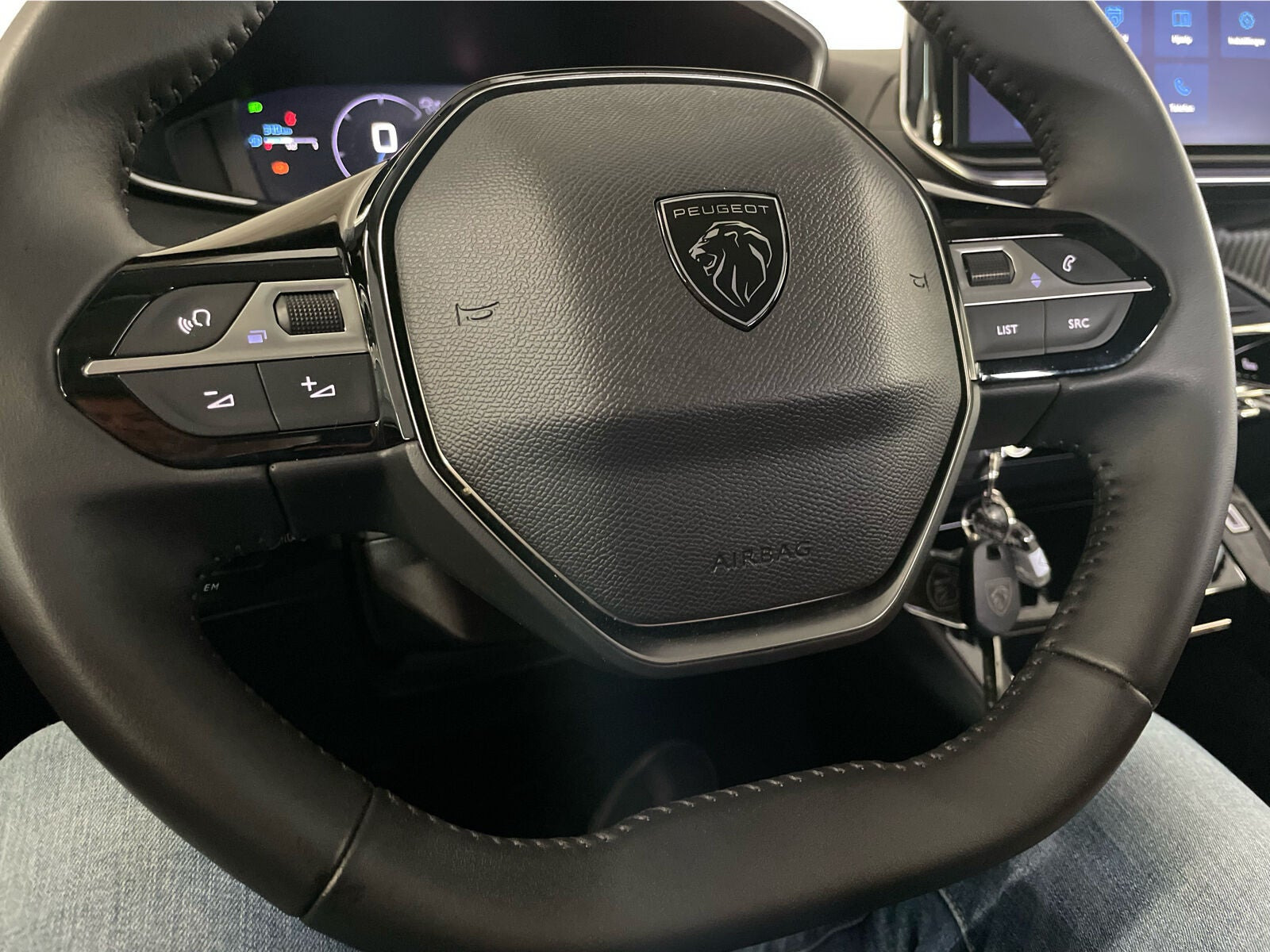 Grå Peugeot 208 fra 2024