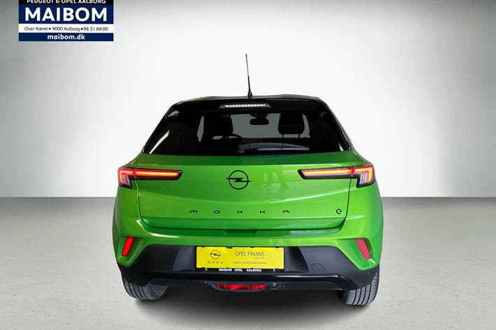 Grøn Opel Mokka-e fra 2023