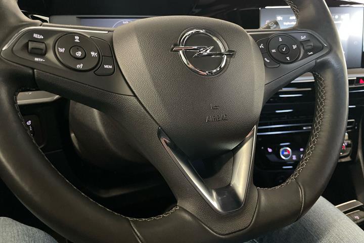Grøn Opel Mokka-e fra 2023