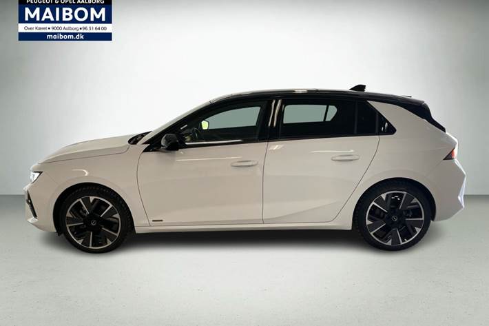 Hvid Opel Astra-e fra 2023