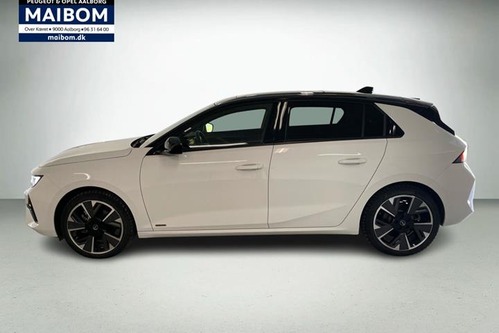 Hvid Opel Astra-e fra 2023