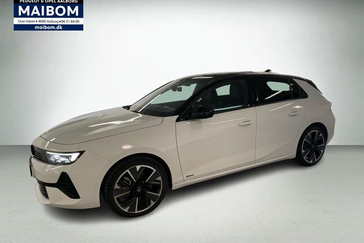 Hvid Opel Astra-e fra 2023
