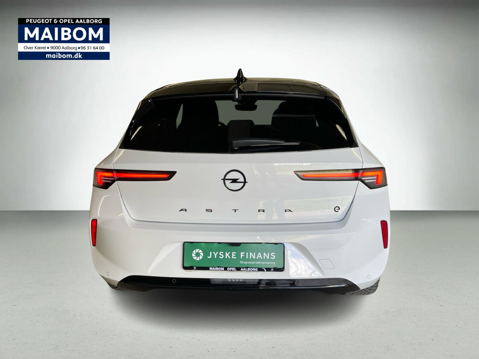 Hvid Opel Astra-e fra 2023