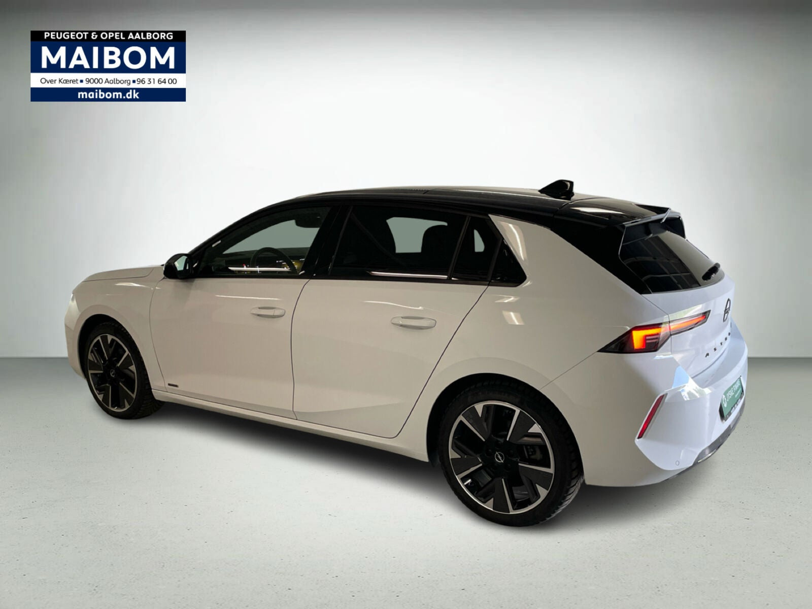Hvid Opel Astra-e fra 2023