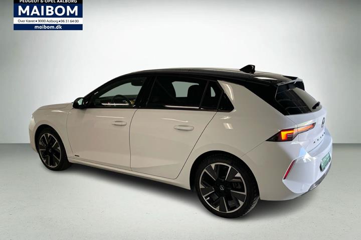 Hvid Opel Astra-e fra 2023