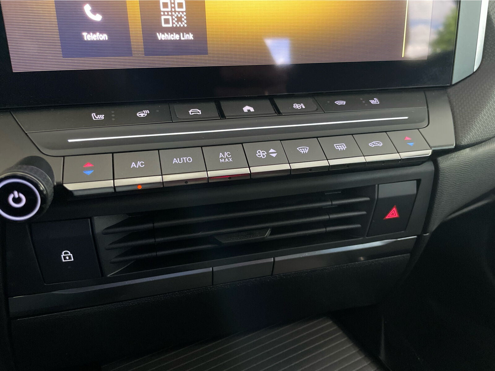 Hvid Opel Astra-e fra 2023
