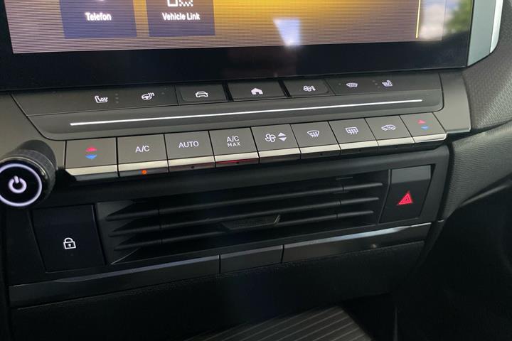 Hvid Opel Astra-e fra 2023