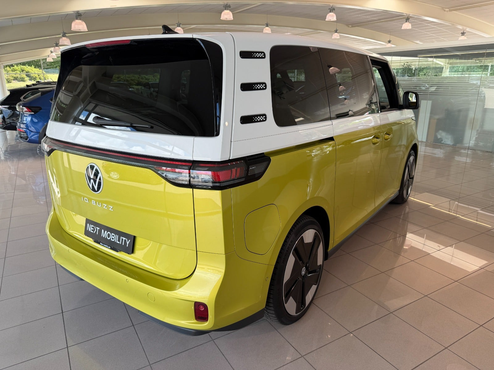 Gul VW ID.Buzz fra 2024