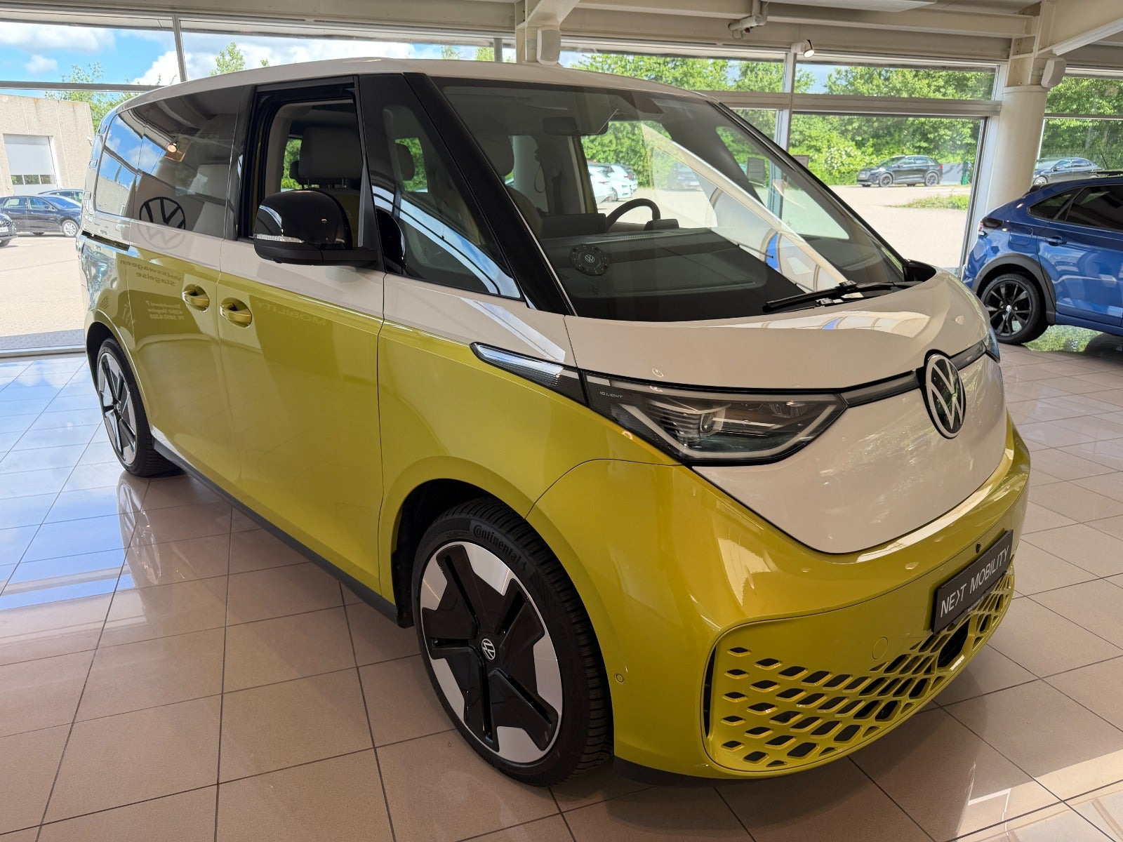 Gul VW ID.Buzz fra 2024
