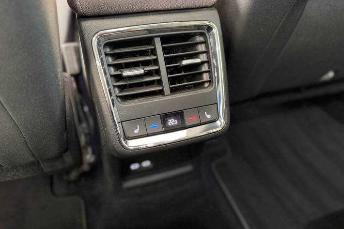 Blå Skoda Enyaq fra 2021