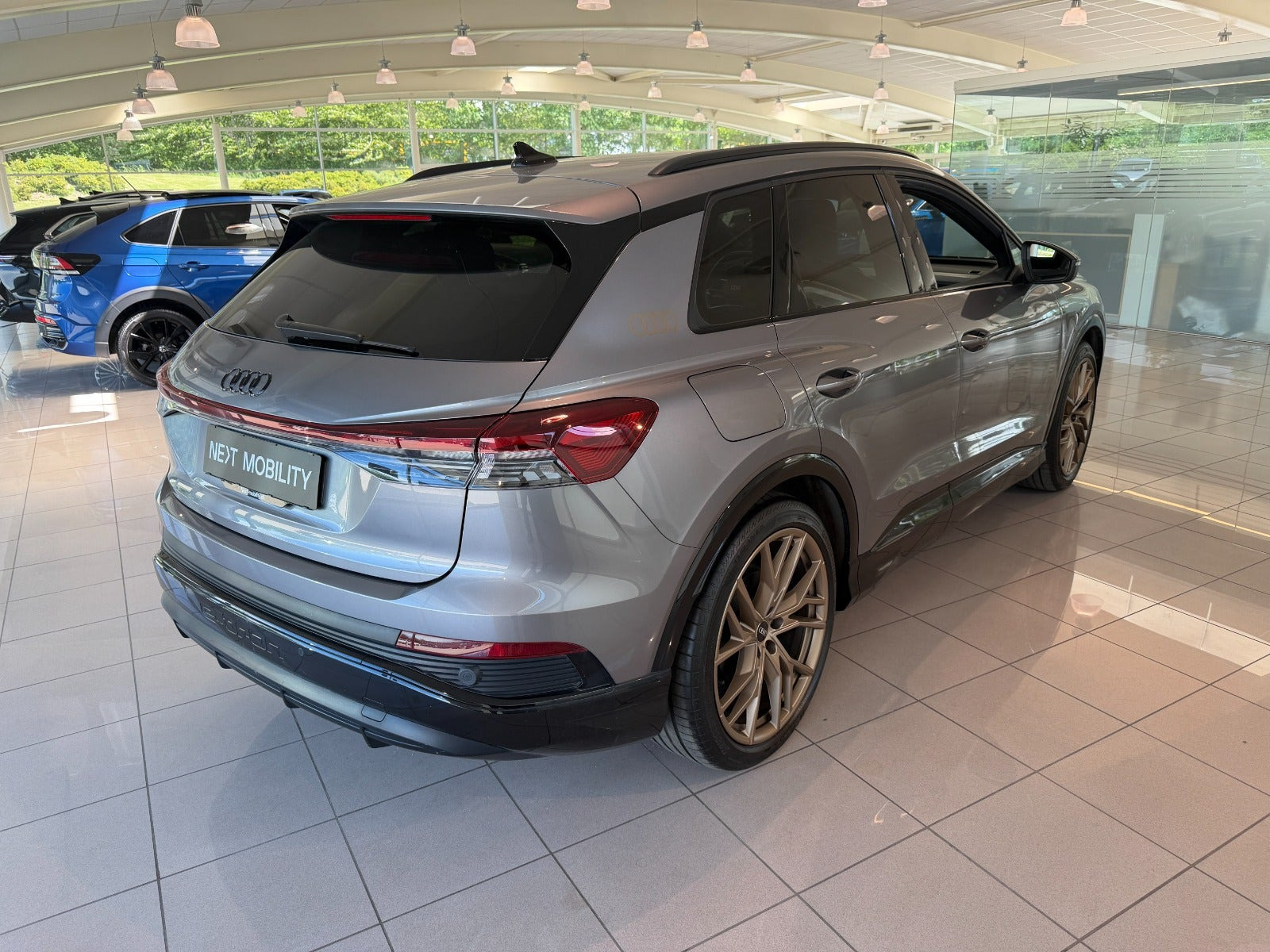 Grå Audi Q4 e-tron fra 2022