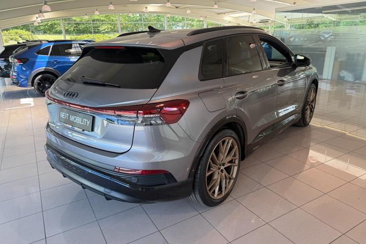 Grå Audi Q4 e-tron fra 2022