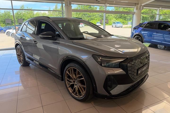 Grå Audi Q4 e-tron fra 2022