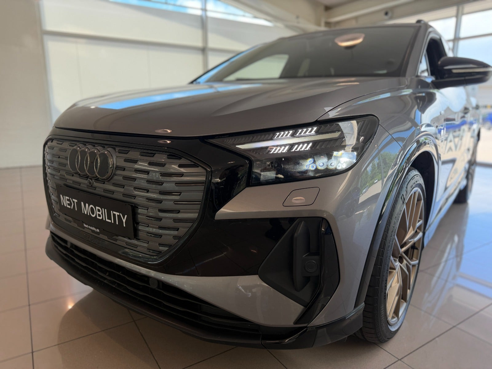 Grå Audi Q4 e-tron fra 2022