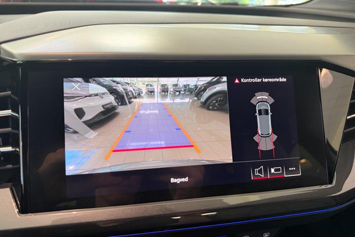 Grå Audi Q4 e-tron fra 2022