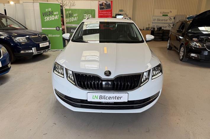 Hvid Skoda Octavia fra 2018