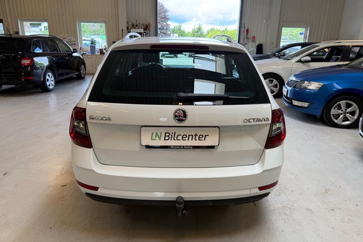 Hvid Skoda Octavia fra 2018