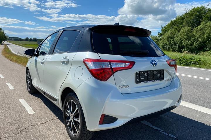 Hvid Toyota Yaris fra 2020