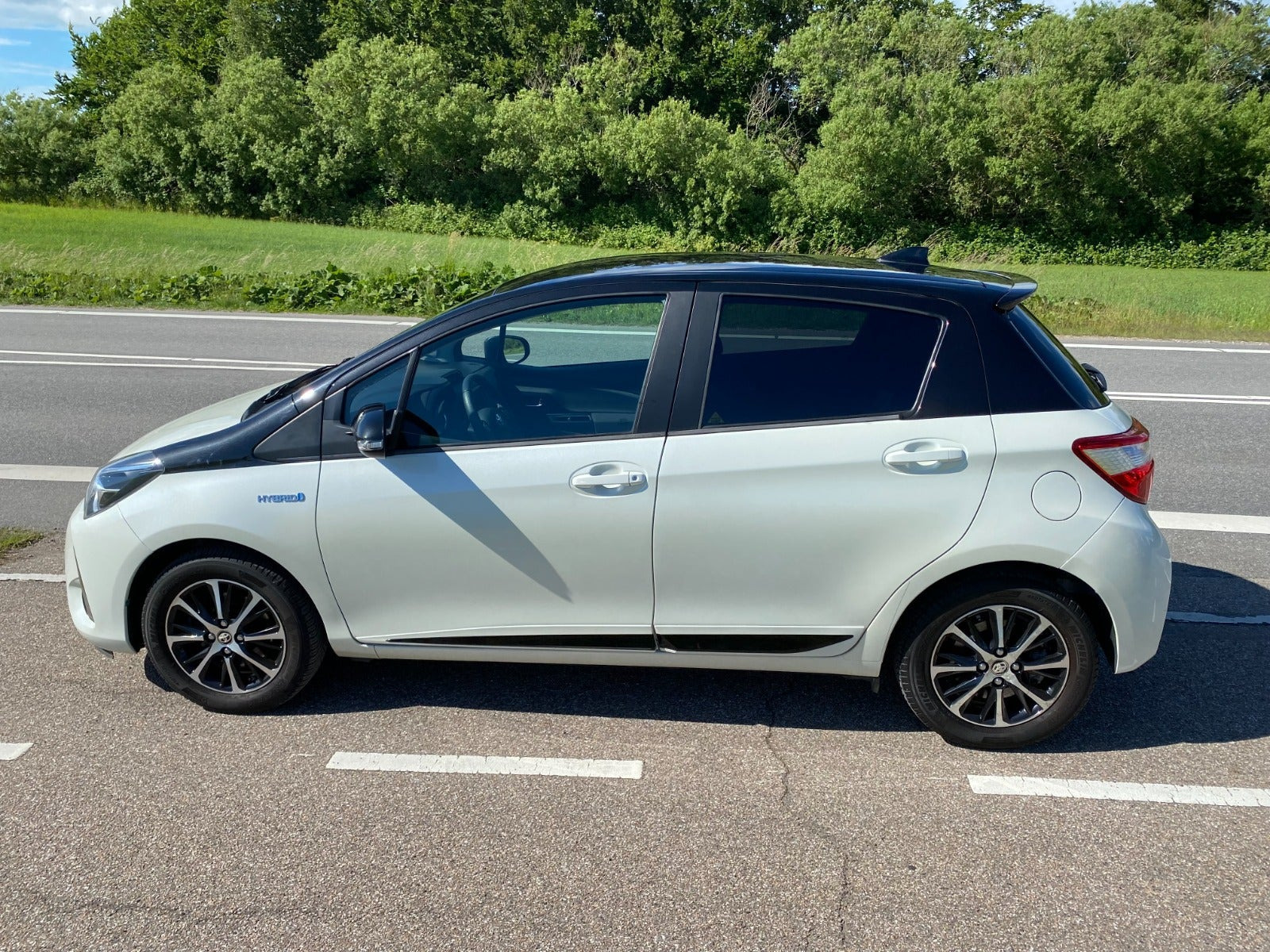 Hvid Toyota Yaris fra 2020