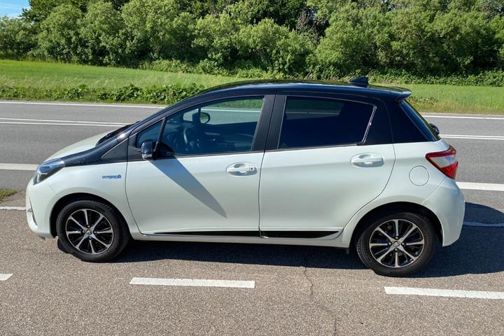Hvid Toyota Yaris fra 2020