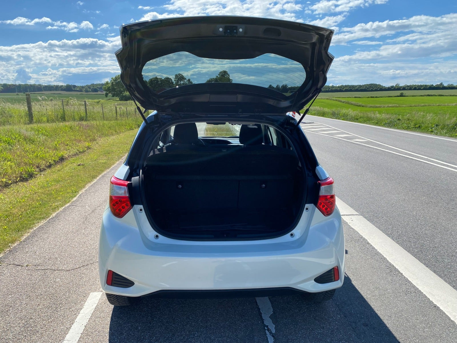 Hvid Toyota Yaris fra 2020